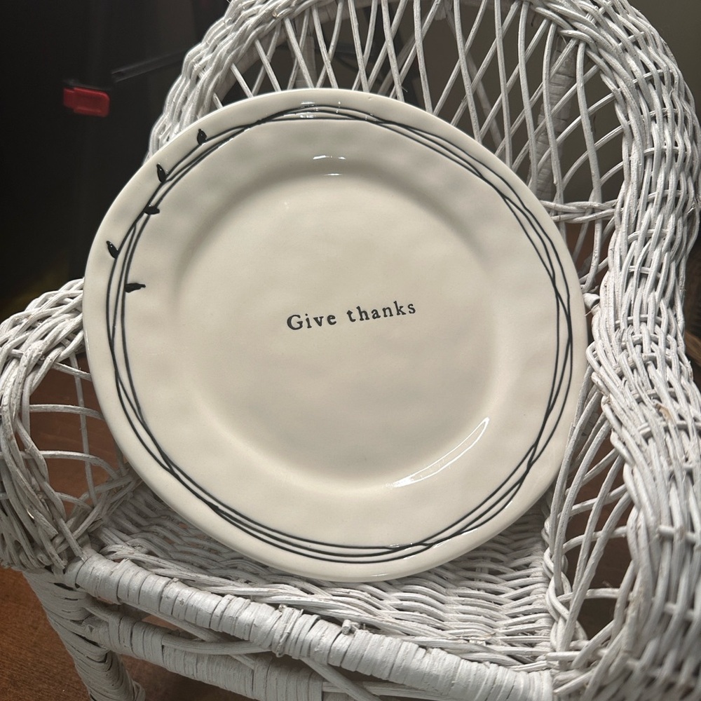 Demdaco Set of 4 White Ceramic Stoneware Plate Set Glossy Black and White - Picture 6 of 7